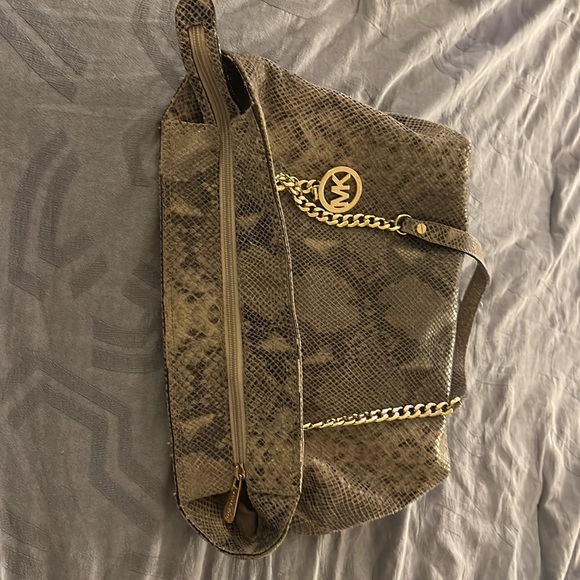 Authentic Micheal Kors snake skin patterned tote bag - Picture 6 of 7